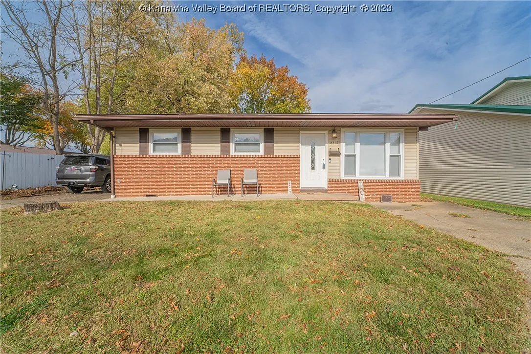 2516 Farrar St photo 1