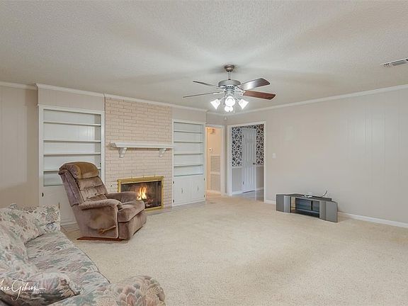 4th image of 923 Japonica Ln