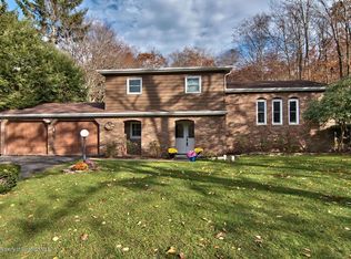 207 Wilson Dr, Roaring Brook Township, PA 18444