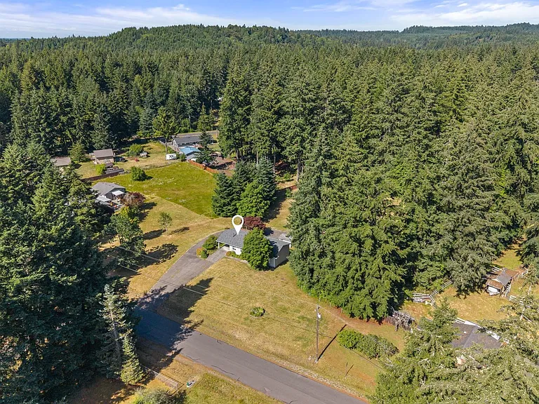 11322 Skagit Dr SE — Photo 39
