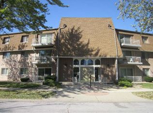 3240 N Manor Dr APT 115, Lansing, IL