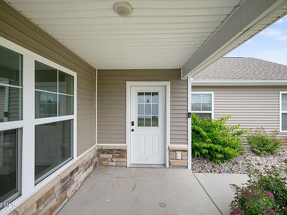 3rd image of 13 Cascade Ln