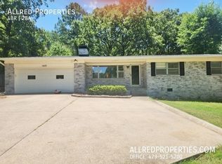 1627 W Wedington Dr, Fayetteville, AR 72701