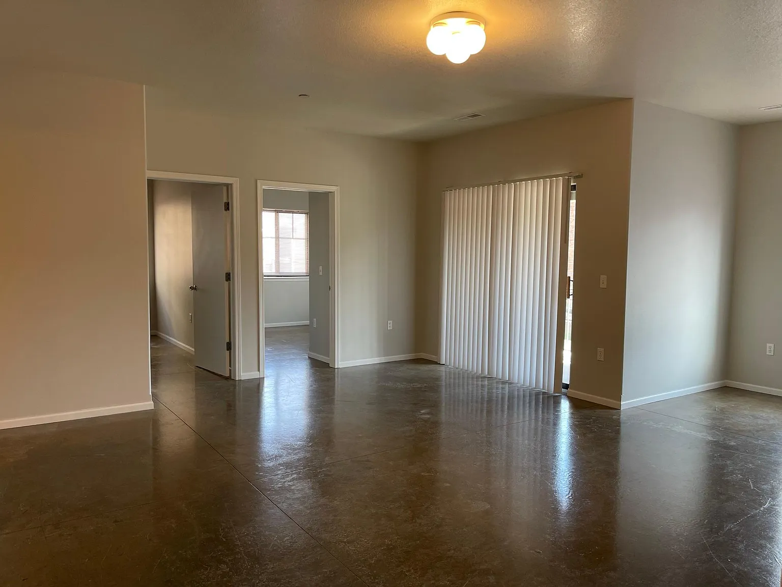 366 S Clinton St — Photo 2