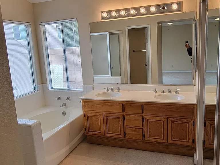 3143 Mariposa Ave — Photo 10