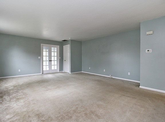 3rd image of 831 Gramercy Turn