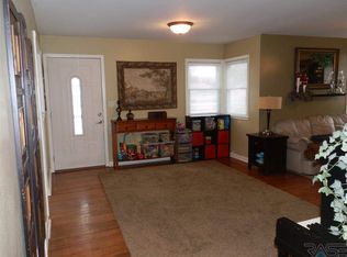 3108 E 18th St, Sioux Falls, SD 57103