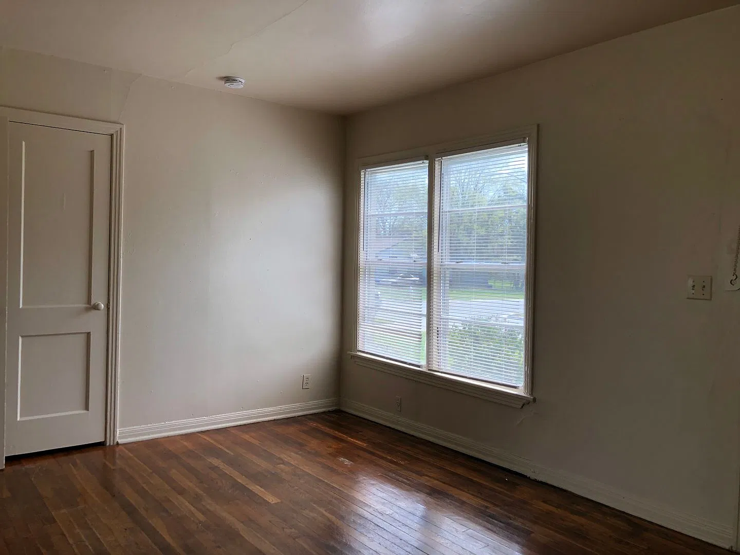 Available Now 2 Bedroom 1 Bath Home In West Fort Worth — Photo 3