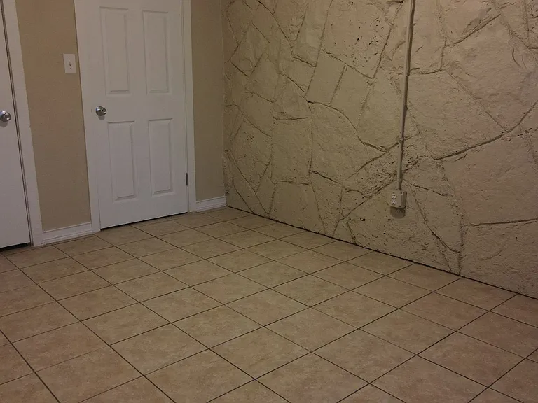 213 W Seneca St — Photo 13