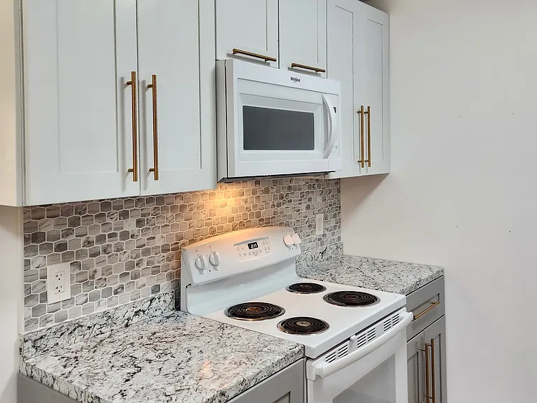 866 Southwood Blvd #3 — Photo 4