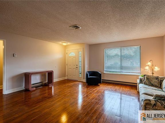 5th image of 227 Convent Rd