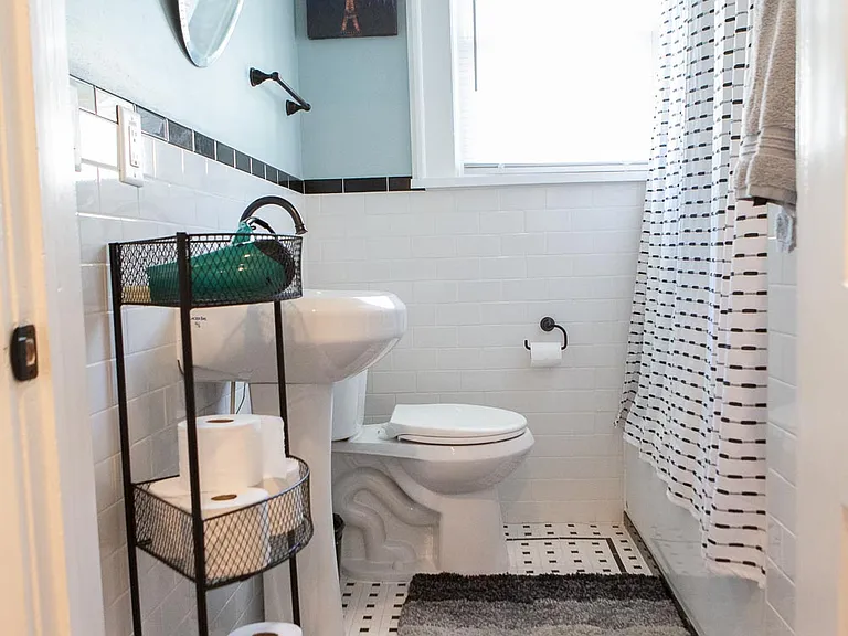 Hall bath with tub/shower