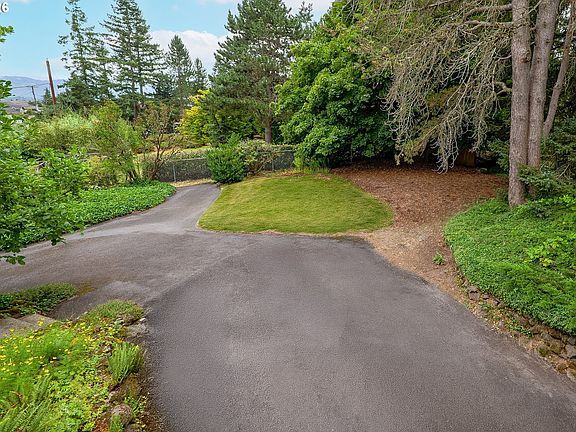 2nd image of 10065 SE Cresthill Rd