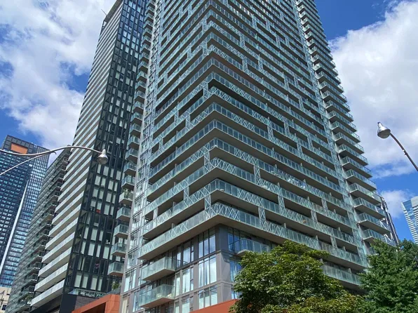 50 Wellesley St E #3207, Toronto, ON M4Y 1G2