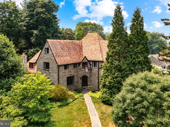 9500 Wheel Pump Ln, Philadelphia, PA 19118