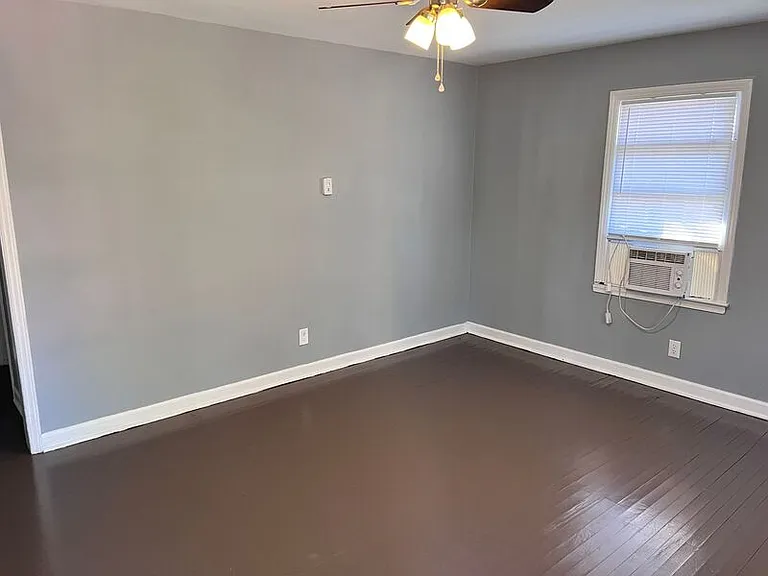 2407 Crestview Dr — Photo 10