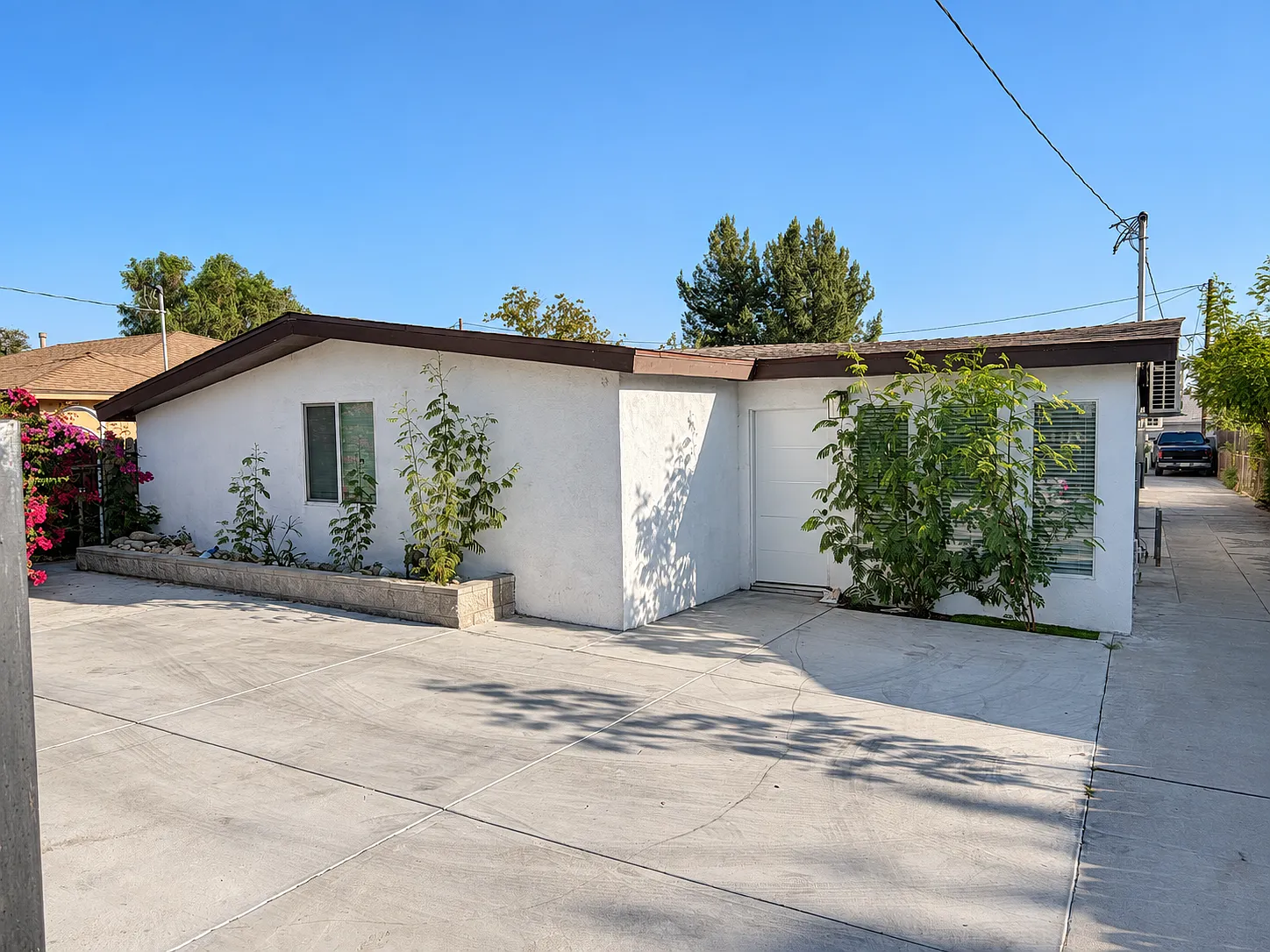3 bed, 1300 sqft, $3,095 — Photo 2