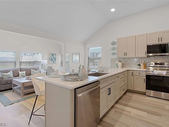 5th image of 2633 Estero Blvd