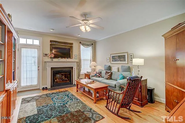 1109 Front Gate Ln — Photo 5