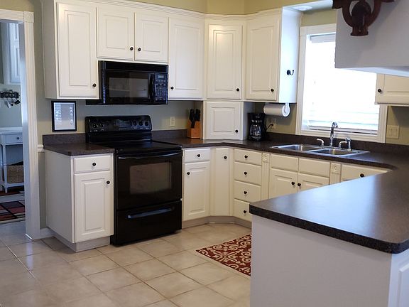 3rd image of 2505 Elaine St