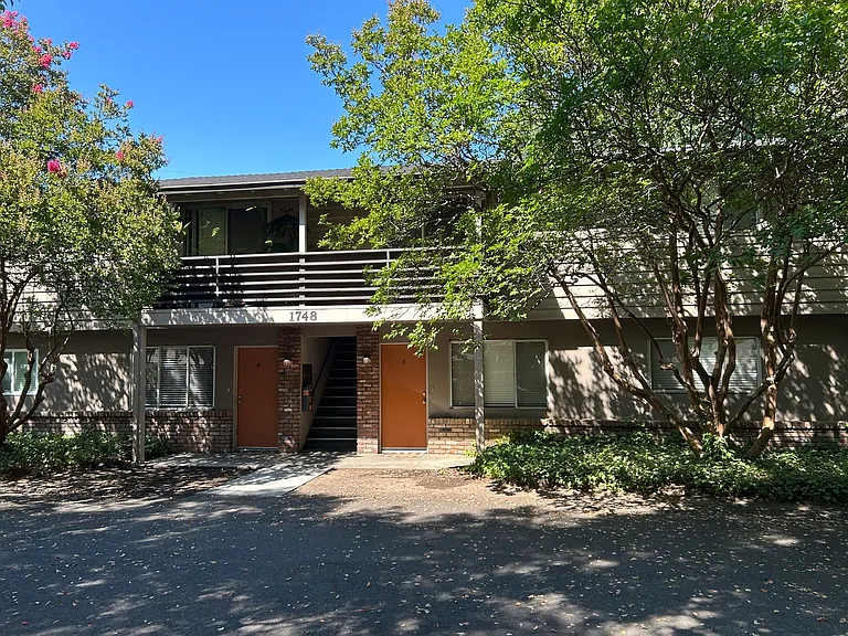 1748 Neal Dow Ave — Photo 16