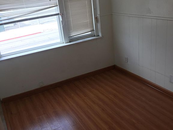 4th image of 1058 N Allen Ave #A