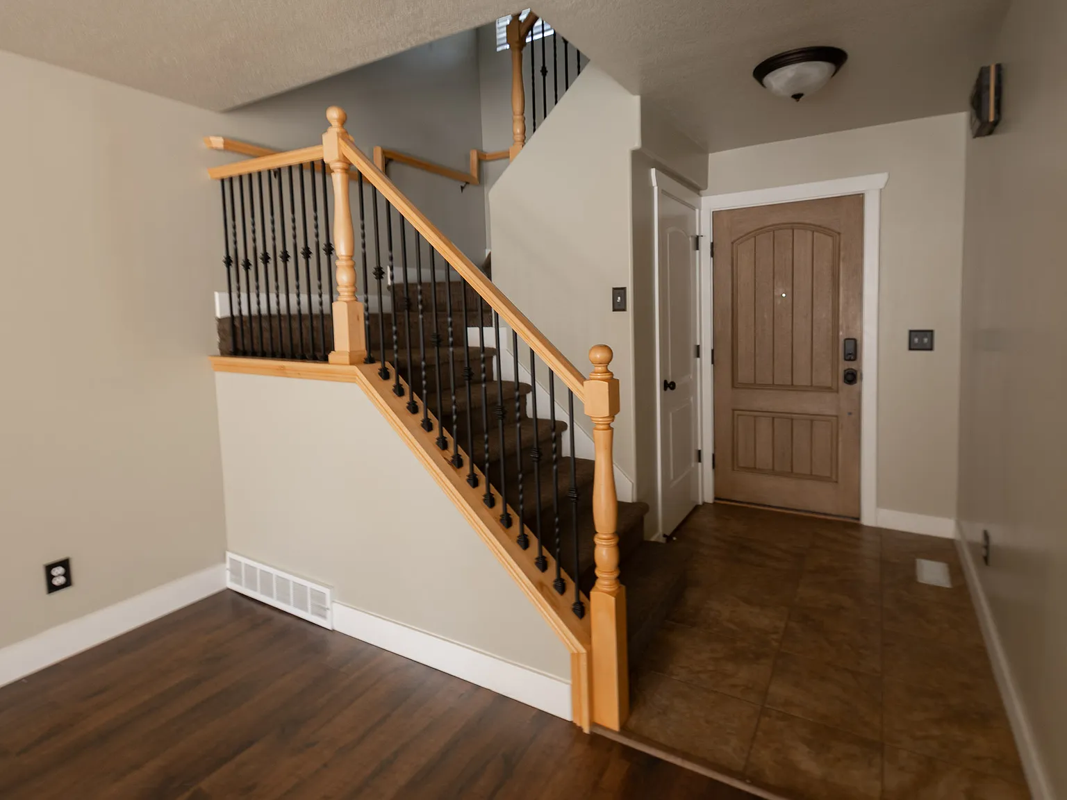 3 bed, 2.5 bath, 1356 sqft, $1,900 — Photo 3