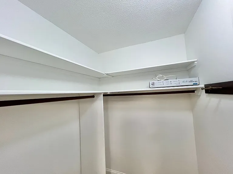 7504 Post Oak Rd — Photo 15