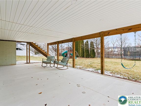 3rd image of 118 Walker Dr