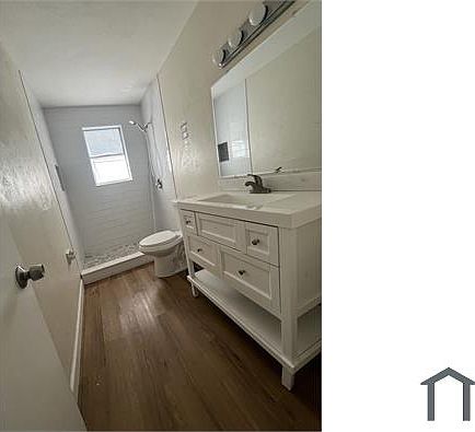 3rd image of 536 Ruth St