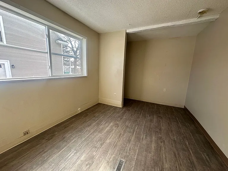 727 Washington St — Photo 30
