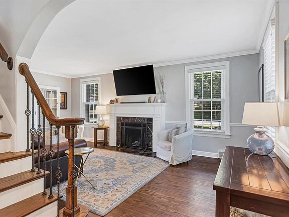 4th image of 302 Oakley Ln