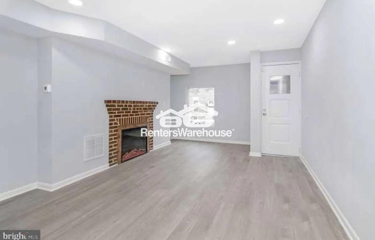 3 Bed / 1.5 Bath Townhome — Photo 3
