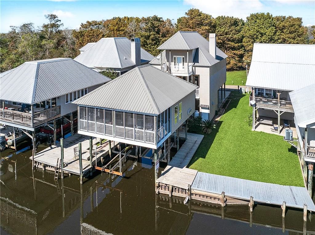 32870 Rivergate Cir, Springfield, LA 70462 | MLS #2530326 | Zillow