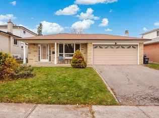 12 Wardencourt Dr, Toronto, ON M1T 2H3