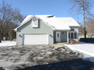 107 S River Rd, McHenry, IL 60051