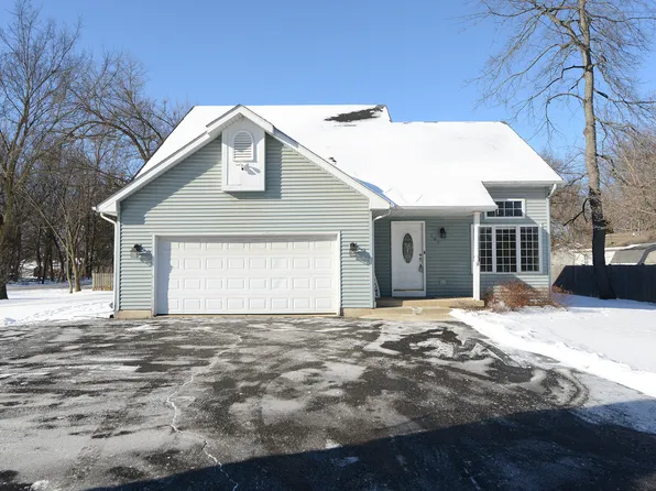 107 S River Rd, McHenry, IL 60051