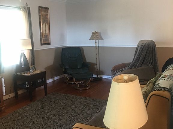 2nd image of 325 Dyke St