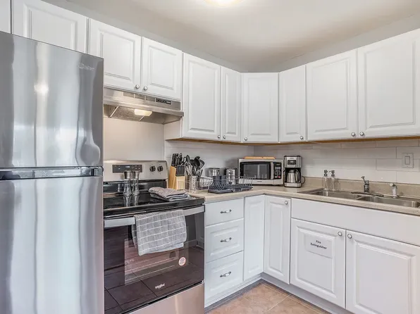 570 W Ocean View Ave, Norfolk, VA