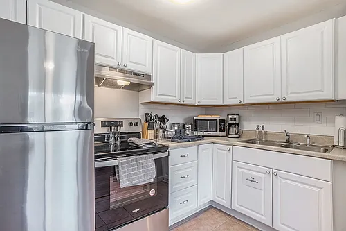 570 W Ocean View Ave Photo 1