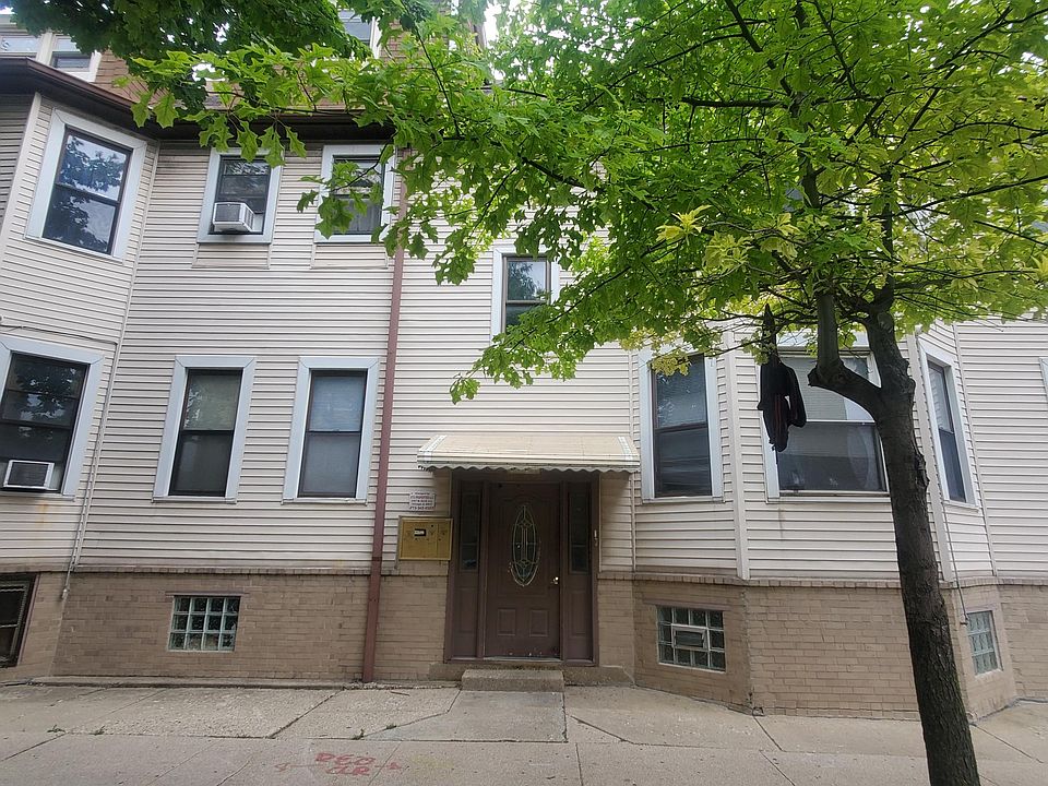 1st image of 3950 W Cortland St APT 3