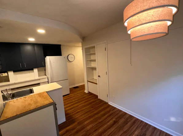 16 Adams St #1R, Chicopee, MA 01013