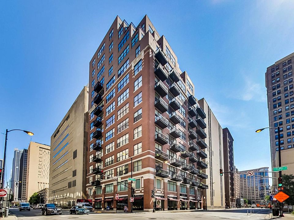 1st image of 547 S Clark St APT 404