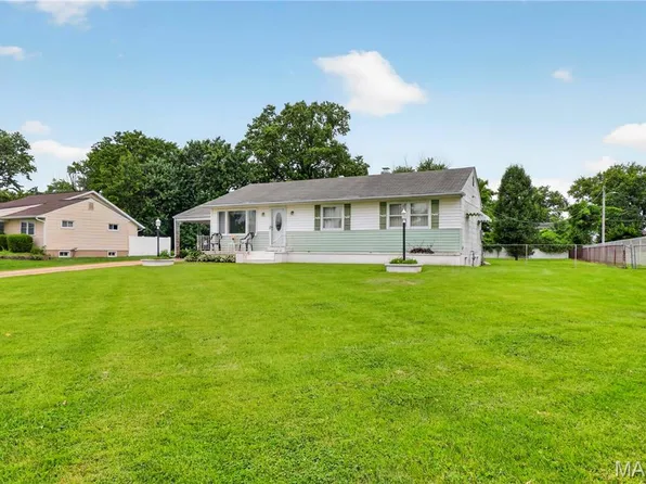 10032 Meadowfield Ln, Saint Louis, MO 63128