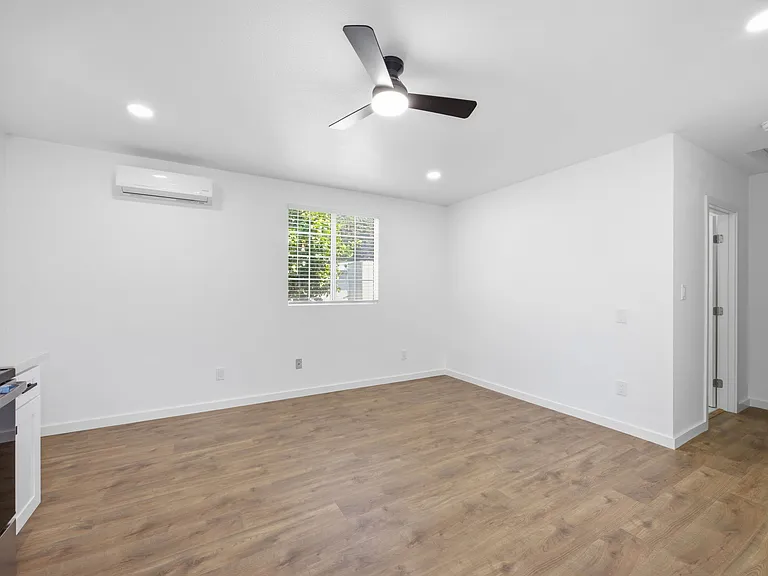 4701 Abbott Rd #B — Photo 6