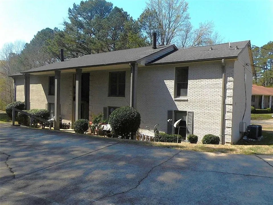 1286 Britain Dr