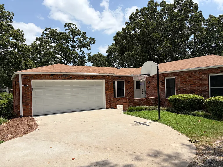 1704 War Eagle Dr — Photo 2
