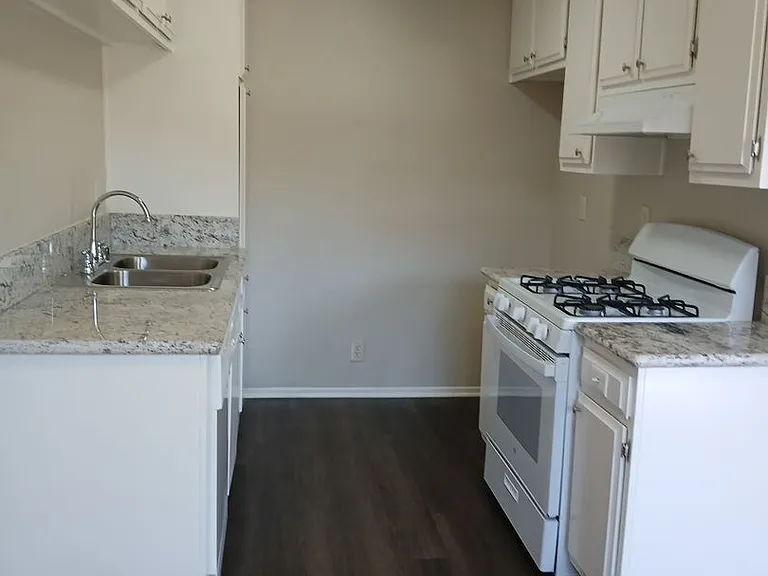 17740 Scherzinger Ln — Photo 26