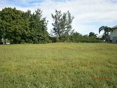 1st image of 933 SW 47th Ter