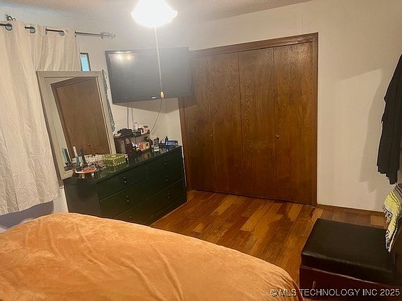 5th image of 1327 W Clyde Ave